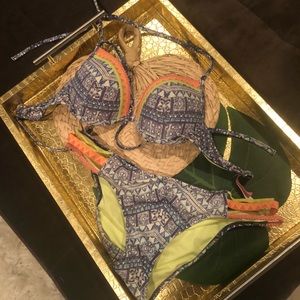 Victoria’s Secret bikini